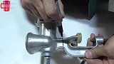 牛人用坏掉的绞肉机自制的工具,简单实用还不用花一分钱超级棒