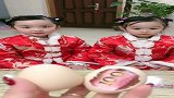 妈妈拿两个鸡蛋让双胞胎女儿做选择，看她们如何选的，结果搞笑了