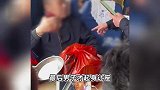 男子买无座票在火车上霸座，嚣张称先来先坐，官方：最严重可入失信名单