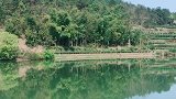 山顶上的小山村和小水库
