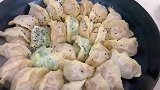 煎饺子，焦香易起锅，真的一看就会的，外卖煎饺太油了，自己动手