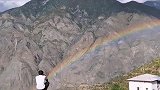 白马雪山上偶遇彩虹，漂亮吧
