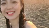 最近这个小姐姐火了，湿了发，更迷人了！