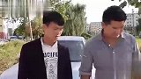 大老板不认捡垃圾的母亲，三年后破产回家，母亲做法感人