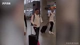 恒大球迷梗玩到飞起 机场偶遇卡帅戏称他为“卡卡”