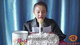 美女大喇叭，教村民吃喜宴咋样不赔本，句句搞笑真是抠！