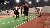 篮球-18年-输球又输人！国内野球场男子被帽后挥拳干架-专题