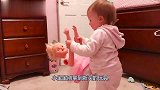 宝爸现场骗没断奶的娃，奈何小娃太精，娃：我是想骗就能骗的吗