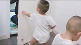 这就是爸爸回家晚的代价，双胞胎兄弟说看你下次还敢不敢