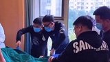 七个男人守护两个女人，小编好妒忌！   可可爱爱 点赞