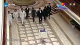 白百何率先出战，羽凡“心虚”默默后退，看热闹不嫌事大众人超逗