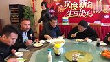 根宝馄饨真好吃！上港夺冠探望徐根宝 佩雷拉埋头苦吃连连点头