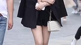 街上看到美女，你们先看脸还是先看腿呢，街拍穿搭