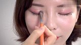 教你超简单眼影画法 眼睛瞬间放电！