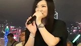 女歌手献唱《初恋情人》，与520真是绝配啊，听哭多少
