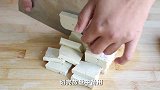 香菇炖豆腐越炖越入味，出锅香气四溢，上桌连汤汁都不剩，超好吃