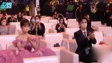 张雨绮微博之夜比错中国赞手势！杨幂也被误导