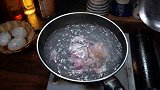 腊肉直接蒸还是开水煮一下，腊肉的正确做法是开水煮一下