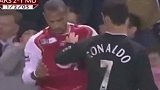 经典！19岁的C罗如何面对亨利以及海布里的嘘声？