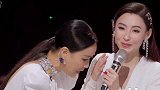 姐姐太有梗！乘风破浪的姐姐三公拉票，那英在张柏芝袖口找小抄