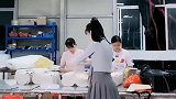 工作累了就要起来跳一跳蹦一蹦，小姐姐才貌双全，简直让人心动