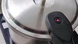 教程来了男子用高压锅自制粮食酒，还发现了让酒中含有粮食香味的秘密