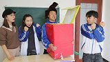 阿宝挑战举100斤书失败，换成100斤零食却健步如飞，真有趣