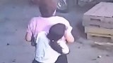 泪目！为小姑娘的勇敢和暖心点赞暖心瞬间 母女情深 正能量