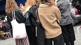 偶遇一堆外国小姐姐身材好漂亮，竟然还主动找我拍照