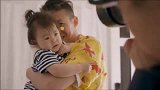 陈冠希晒女儿搞怪照片 Alaia戴放大眼镜变对眼