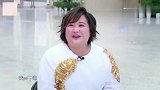 当贾玲遇上粉丝们，好心签名画心却遭嫌弃，粉丝现场撕掉签名