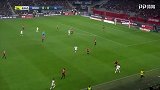 第64分钟里昂球员奥亚尔射门