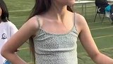 女生运动会进赛道腿竟消失，有一种野性的美