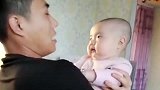 这萌娃将来也是个狠人，这一口真是出其不意，真是太搞笑了