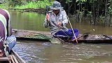 亚马逊渔民使用最原始的方法抓捕鱼中贵族！
