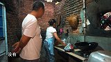 老公买回10条鲫鱼，桃子姐做一大盆凉拌鲫鱼，老公吃得美滋滋