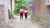 童年：儿时小伙伴总是给我分享零食，真怀念儿时的友谊，无忧无虑