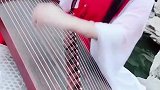 古筝也可以弹出铿锵有力！美女小姐姐弹奏古筝版《刀剑如梦》