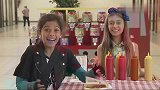 国外恶搞,女孩只要指尖一指,想要什么食物都有