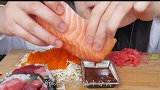 韩国网红挑战吃生鱼片，一开始有点嫌弃，吃到嘴里瞬间被征服！