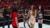 WWE-14年-RAW第1110期：布里贝拉忍无可忍怒揍尼克贝拉-花絮