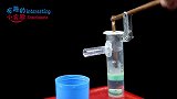 注射器有啥新妙用？小伙在家DIY创造，制成迷你版传统老式摇井
