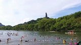 湖南“峭壁飞人”火了，专门帮人上“龙头香”，一天收入达上万元