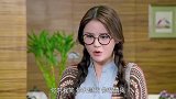 美女在餐桌前向小伙表白，场面十分尴尬