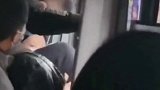 公交车上遇“咸猪手”，众人合力擒色狼