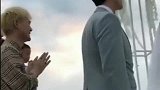 胡歌参加婚礼当伴郎抢到手捧花，一脸懵逼的表情是有多不情愿！