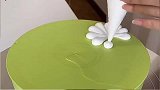 看到绿色你会想到什么？过节给对象送个绿色的蛋糕吗？