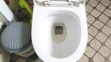 马桶里放一块香皂，原来作用这么大