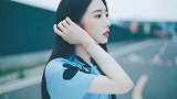 霸气孟美岐变身高贵公主，雾霾蓝抹胸蓬蓬裙，是你的山支大哥吗