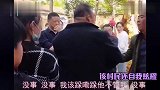 大衣哥家门遭无赖村民一脚踹开该踹就踹，朱之文不敢管